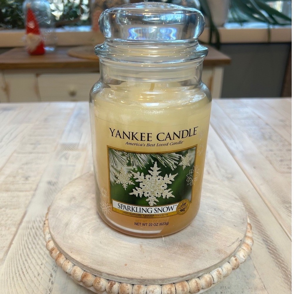 Yankee Candle Sparkling Snow Large Jar Candle‎ 22oz Festive Winter Scent 1144158